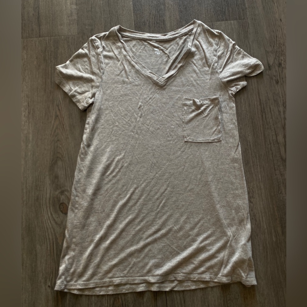 Mossimo Women’s Short Sleeve Tee • Small • Front Pocket • V Neck Line • Tan